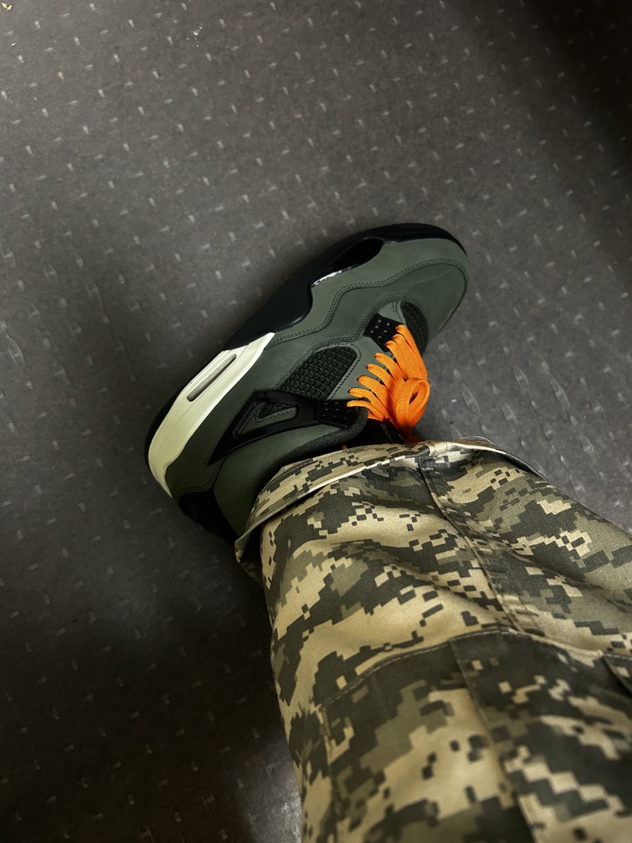 Uninstructed718's tweet image. Lighting in that place was bad lol had the 4’s looking grey.