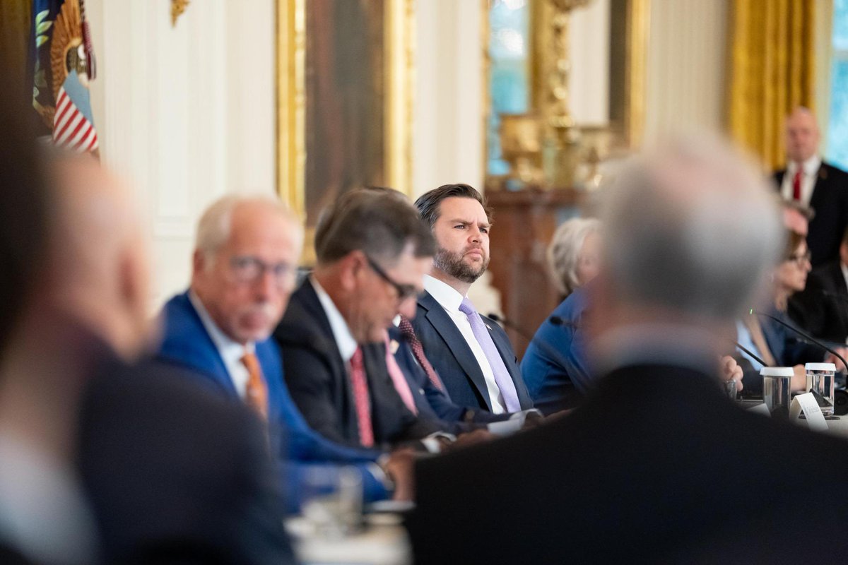 VP's tweet image. 📸 Vice President Vance joined @POTUS at a meeting with Oil and Gas Industry representatives last week.

REMINDER: Gas prices are at a five-year LOW thanks to President Trump🇺🇸
