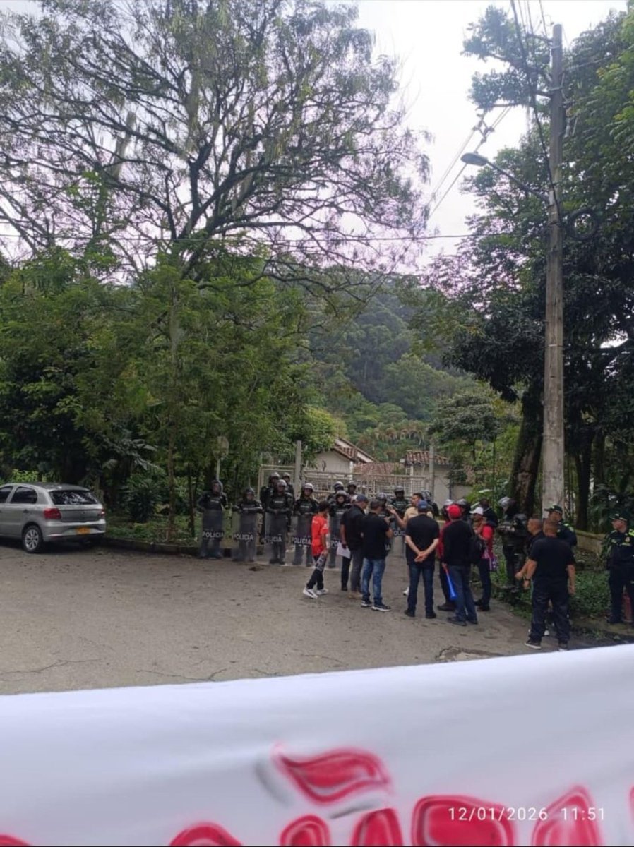 El que menos tiene que ver en la actual situación del <a href="/DIM_Oficial/">DIM</a> es el que envían a dar cara, tan insensato como las declaraciones de RG..
 TODO MAL, dónde están Alejandro Restrepo?  <a href="/FedeSpada1991/">Federico Spada</a> demás jugadores ? 
Registro fotográfico <a href="/Laputeriarojaof/">La Putería Roja Oficial</a>