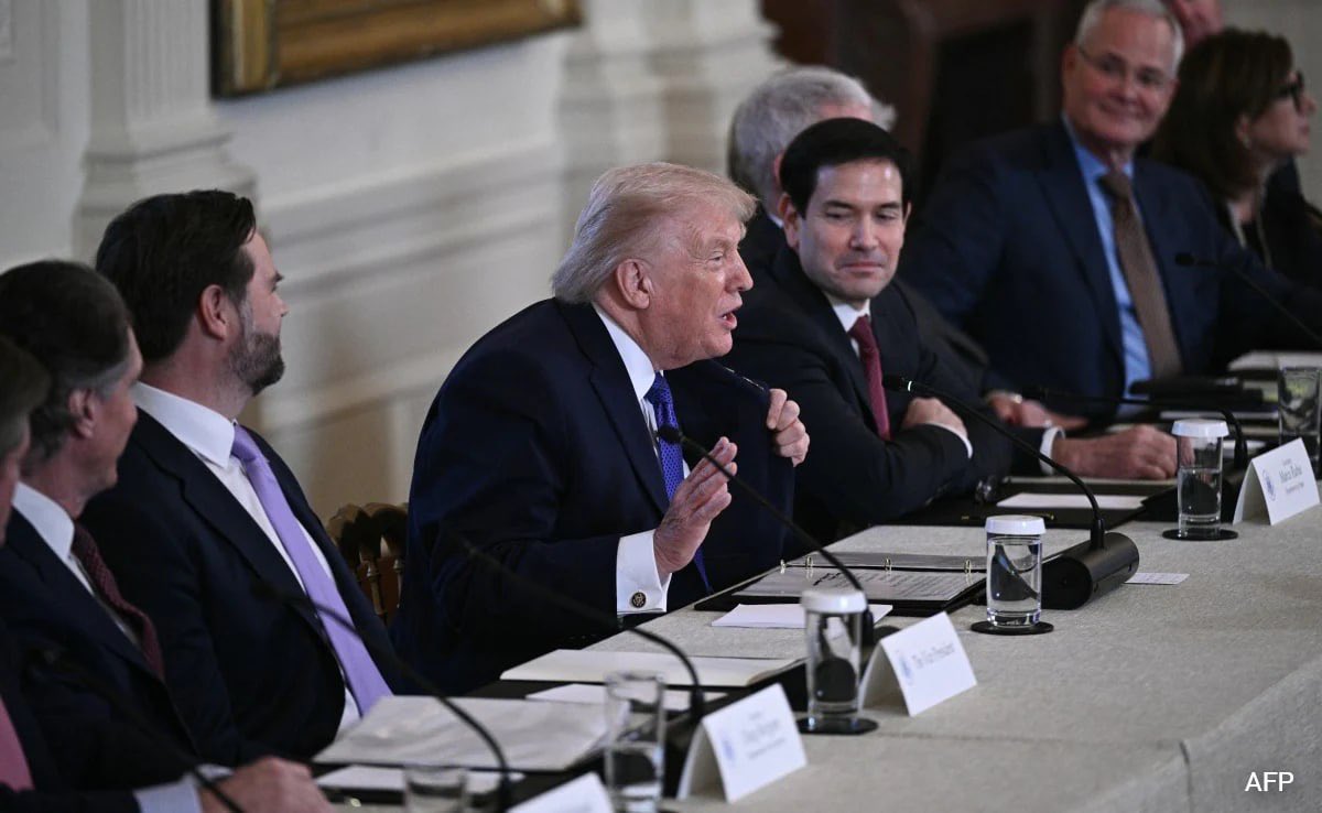 🚨¡FARSA DESMORONADA! TRUMP EXIGE 100 MIL MILLONES… Y LAS PETROLERAS LE DICEN “NO”
¡Qué absurdo el bla bla bla de la oposición: “¡LLEGAN LOS DÓLARES YANKIS PARA SALVAR VENEZUELA!”, “¡TRUMP TRAE PROSPERIDAD CON EL PETRÓLEO!”. Pintaban un paraíso de inversiones mágicas, como si el