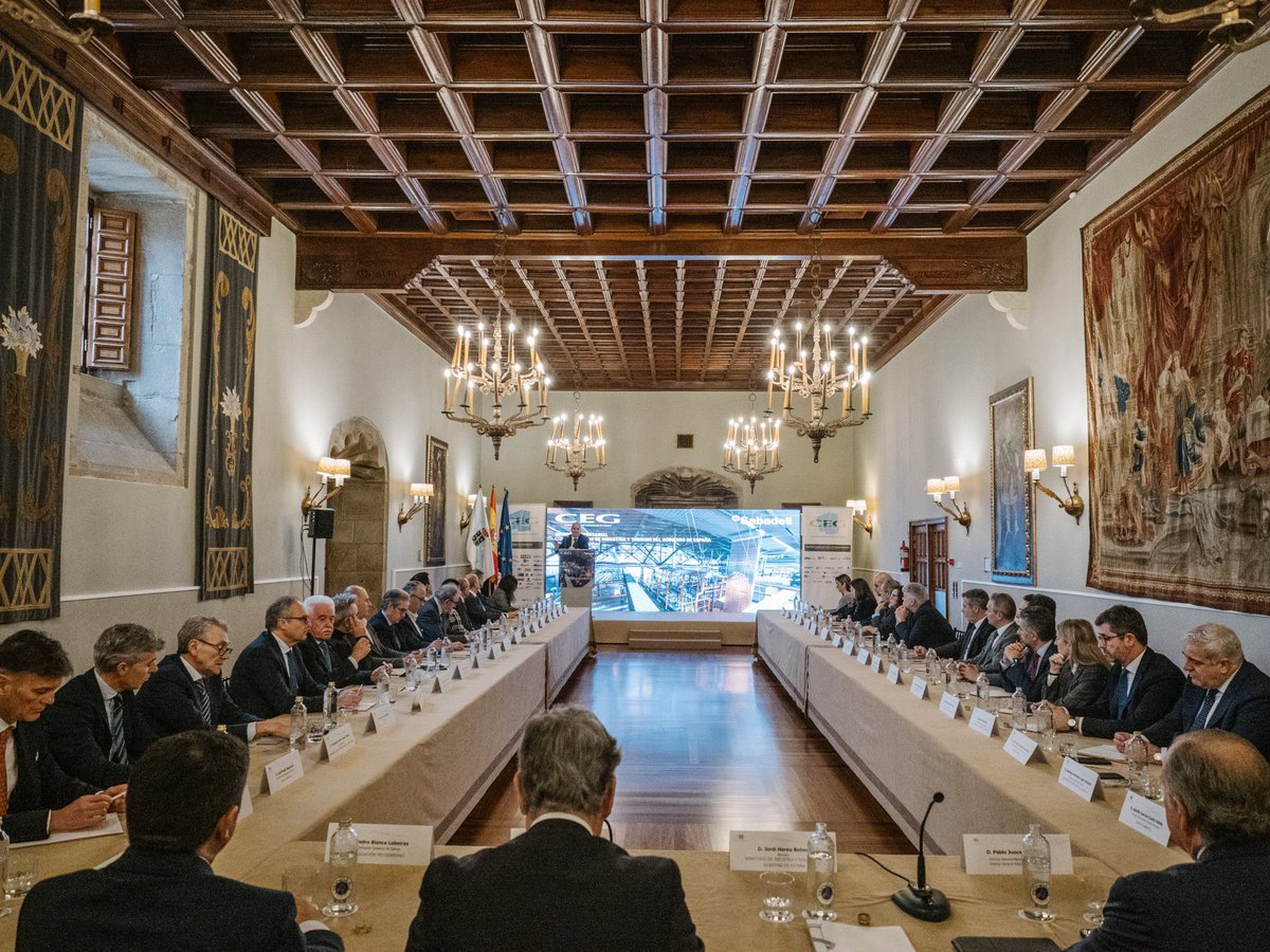 Encontros como o de hoxe do ministro <a href="/jordihereub/">Jordi Hereu</a> coa <a href="/CEG_Galicia/">CEG</a> amosan un Goberno que escoita, dialoga co empresariado e traballa polo progreso e benestar de Galicia.