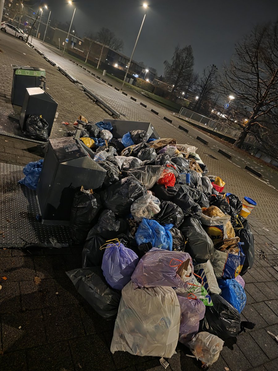 Fr1908R's tweet image. Hallo @rotterdam, die sneeuw is al een tijdje weg hoor 😅