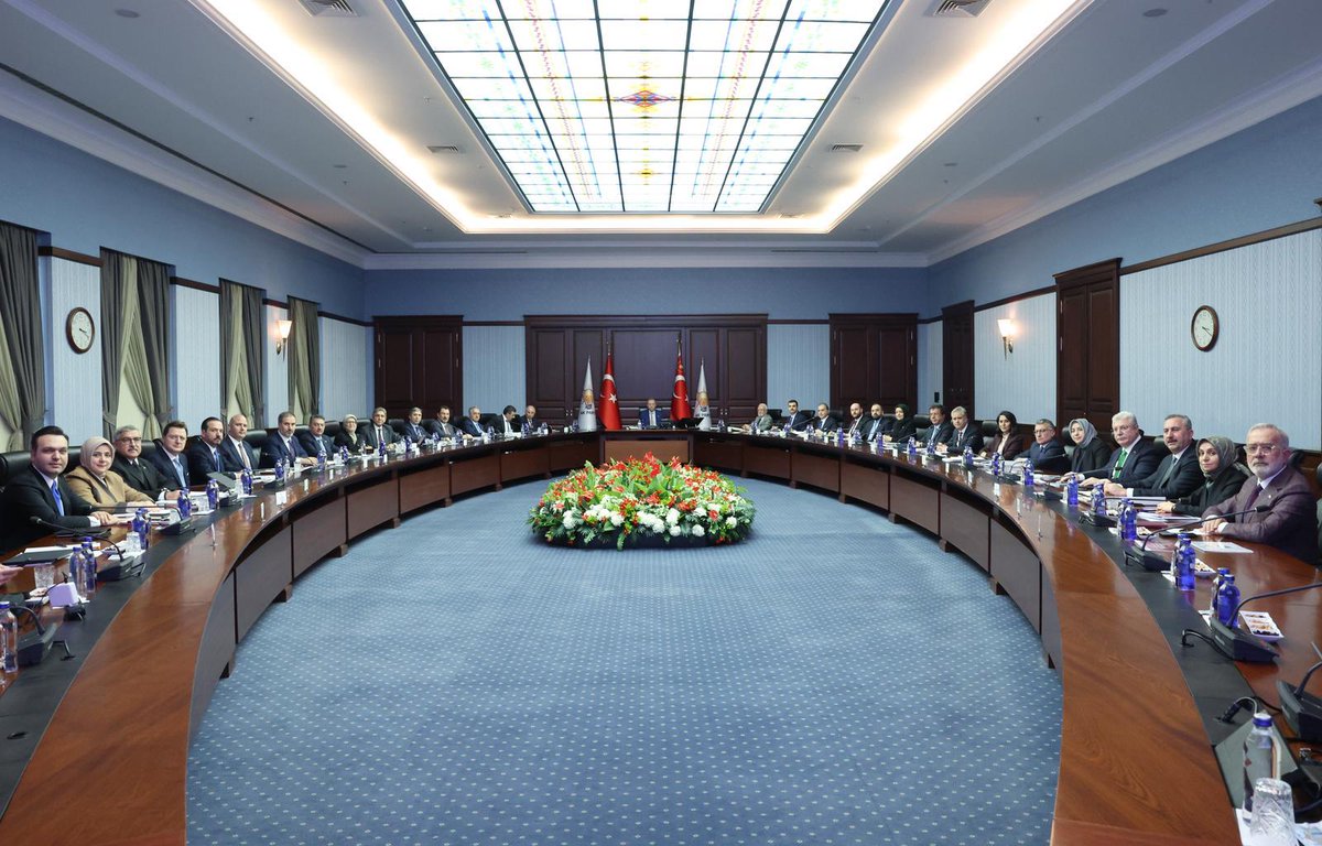 Genel Başkanımız ve Cumhurbaşkanımız Sayın Recep Tayyip Erdoğan'ın Başkanlığında Merkez Yürütme Kurulu (MYK) toplantımızı gerçekleştirdik.

Türkiye Yüzyılı hedeflerimiz doğrultusunda çalışmalarımızın hayırlara vesile olmasını diliyorum.