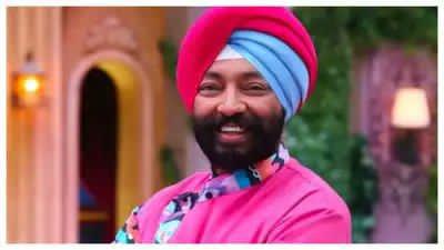 The rules of #LaughterChefs3 are hilarious.
Aly &amp; Team Kaanta get stars for “hard work.”

Hard work? Humne haag 💩 dia he...🤡

Harpal Ji 👀:
“Wah! Pure effort se haga! Star toh banta he!” 🤣 🤡💩

#VivianDsena #ElvishYadav #IshaMalviya #EishaSingh #ElvishyArmy #LaughterChefs