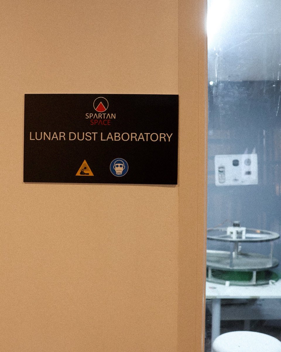 MarcPena_'s tweet photo. Aujourd’hui, visite de Spartan Space, jeune entreprise spatiale de notre territoire 🇫🇷🚀
Modules lunaires, combinaison EUROSUIT soutenue par le @CNES

Face à la domination des géants américains, l’Europe doit investir dans sa souveraineté spatiale, ses ingénieurs et ses start-up. https://t.co/eL3OJ7bUqc