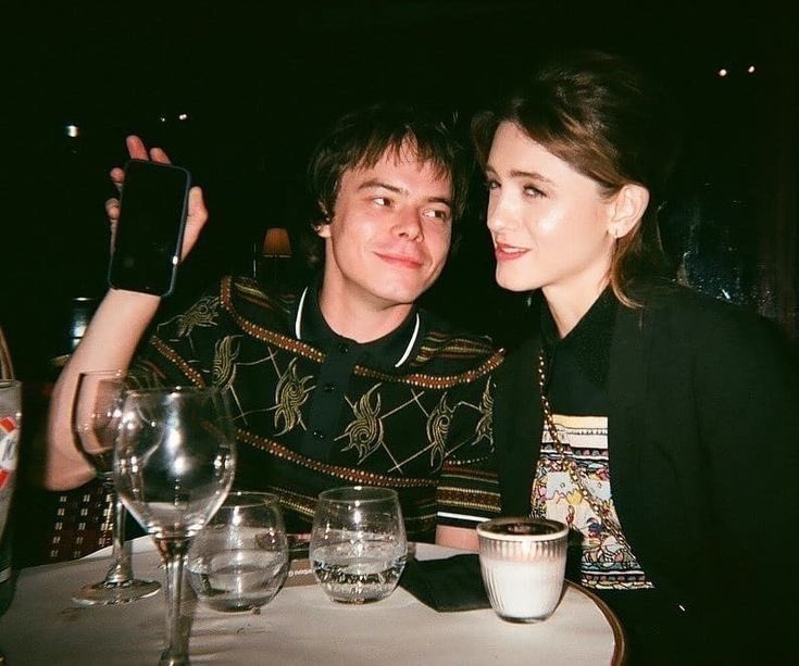 nataliasfilm's tweet image. the way he looks at her ohmygod