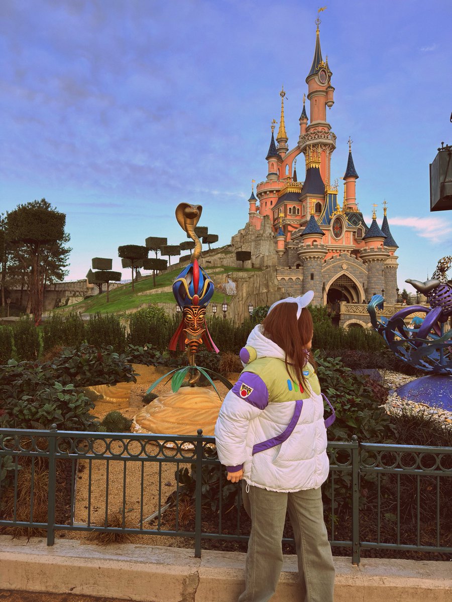Poetryredbar's tweet photo. 🏰💖 https://t.co/RAo7ezIjuo