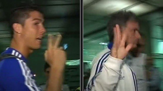 🚨🚨🚨🚨🚨🚨🚨🚨🚨🚨🚨🚨🚨🚨🚨
الحركة التي قام بها كرستيانو رونالدو 🤯🤯🤯

الحركة هي ' solo robar ' أي ' سرقة ' أو ' فوز بالسرقة '

وهي حركة سبق وقام بها عدة مرات مع ريال مدريد سابقًا

الرجال متعود عليها واضح يتوقع كل العالم مثله 

😅😅😅😅😅😅😅😅😅😅😅😅😅😅