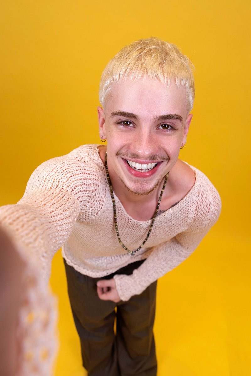 chwrrybIossom's tweet image. Eles têm 21 anos #BBB26