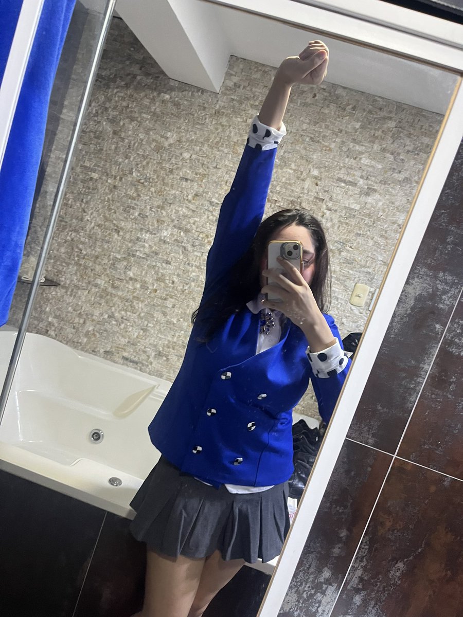 sunlaxis's tweet image. tried dyeing my hair red again and it didn’t work