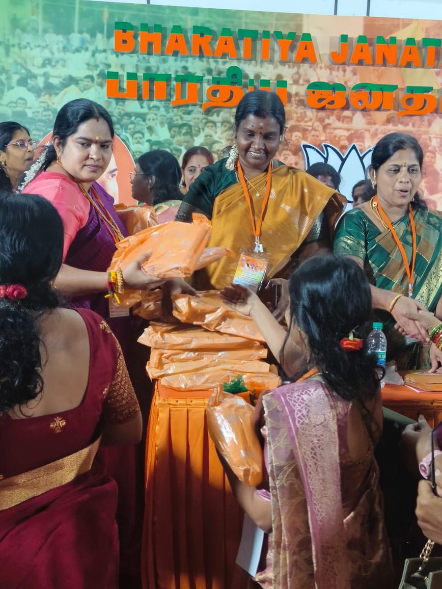 Adv Nathiya Srinivasan (மோடியின் குடும்பம்) tweet media