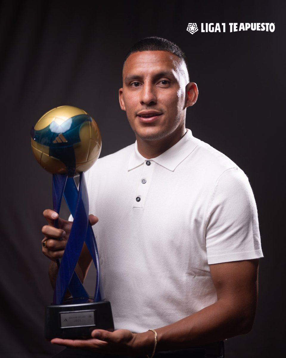 Liga1TeApuesto's tweet image. 🦁 𝗚𝗮𝗿𝗿𝗮, 𝗲𝗻𝘁𝗿𝗲𝗴𝗮 𝘆 𝗰𝗮𝗿𝗮́𝗰𝘁𝗲𝗿 ❤️

Alex Valera es Jugador #adidaspe de la #Liga1TeApuesto 2025 🏆

#ElADNdelHincha
#LaGala🎖️