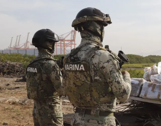 🗳️📌LE ROBARON 22 TONELADAS DE MANGO A LA MARINA

La Secretaría de Marina reportó el robo de 22 toneladas de mango en Chiapas.

El daño estimado: 143 mil pesos.

Esto fue revelado por Alejandra Canchola y Pedro Villa y Caña en El Universal.

El episodio ocurrió en un predio del