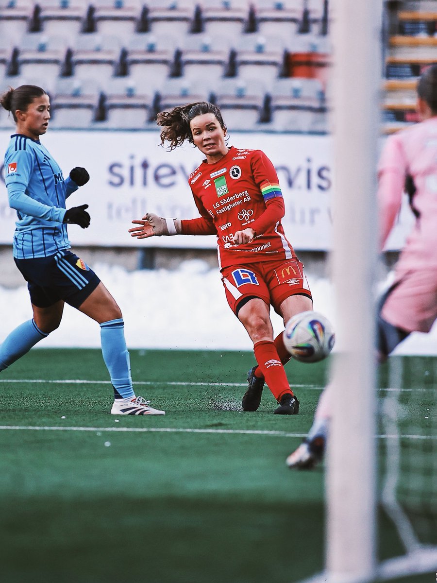 julia walentowicz tweet media