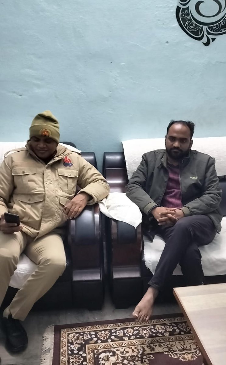 कल मनरेगा बचाओ मार्च के दौरान हुई लाठीचार्ज और गिरफ्तारी के बाद देर रात <a href="/nsuiup__east/">NSUI UP-EAST</a> के साथियों को रिहा किया जाता है, लेकिन आज रात फिर उनको हाउस अरेस्ट कर लिया गया है ।
लोकतंत्र अब उत्तर प्रदेश में खत्म हो चुका है ।

छात्रों से इतना क्यों डर रही योगी सरकार??