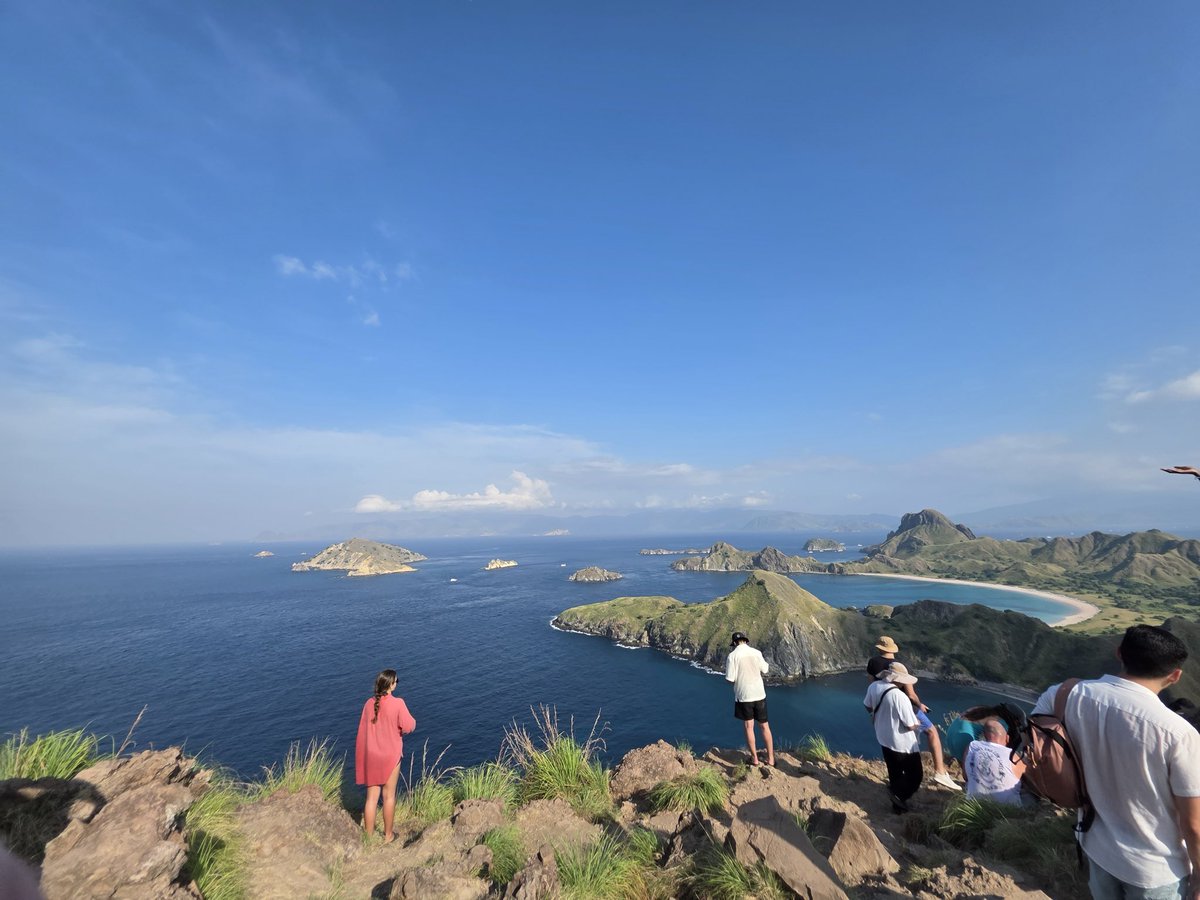 visecstatic's tweet image. Padar Island.. gets me reminded on my cardio schedule
