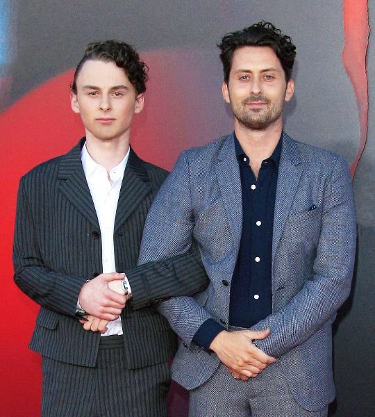 st3nbroughs's tweet image. literally twins its terrifying