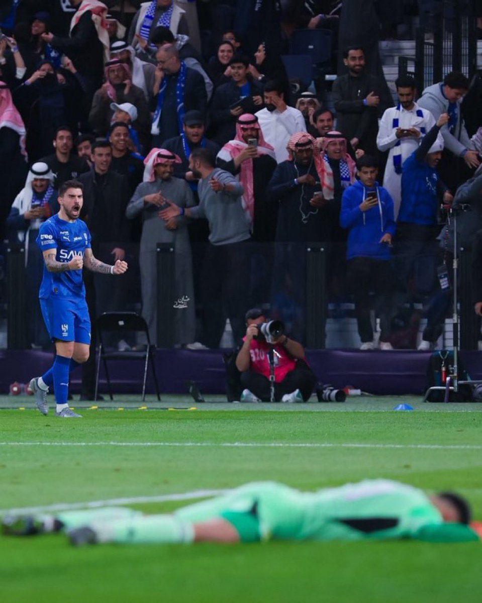 562's tweet image. مبرووك وهااات الصداره م تليق الا ع الهلال +7👏🏼