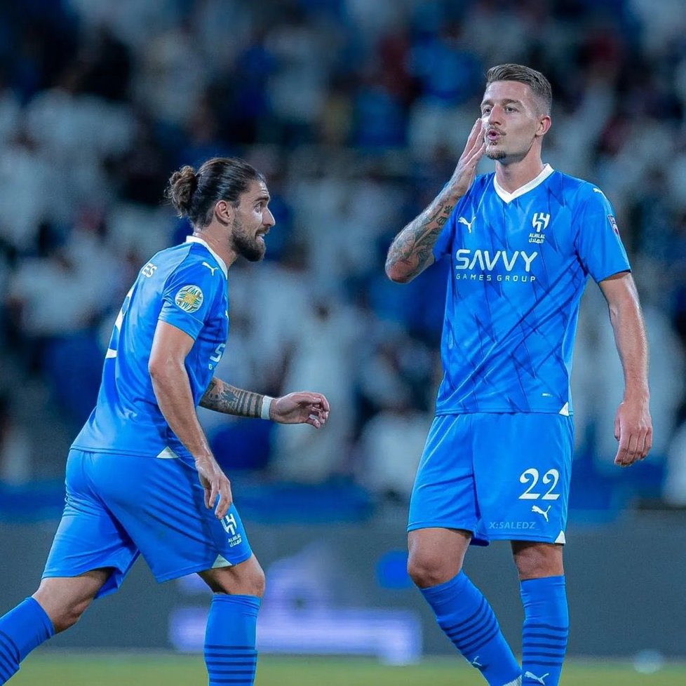 على الهلال وضع خطة مدروسة لمستقبل الفريق ما بعد هذا الثنائي

 ( سواء حالياً أو حتى لو إستمروا سنوات أخرى )

ما يفعلونه في الجوانب الفنية شيء عظيم

( نيفيز يستطيع التحكم بالنسق بشكل كامل - سافيتش الفارق بدنياً بشكل واضح + تعدد المراكز و الأدوار في الملعب )

قصة لحالهم هذا الثنائي