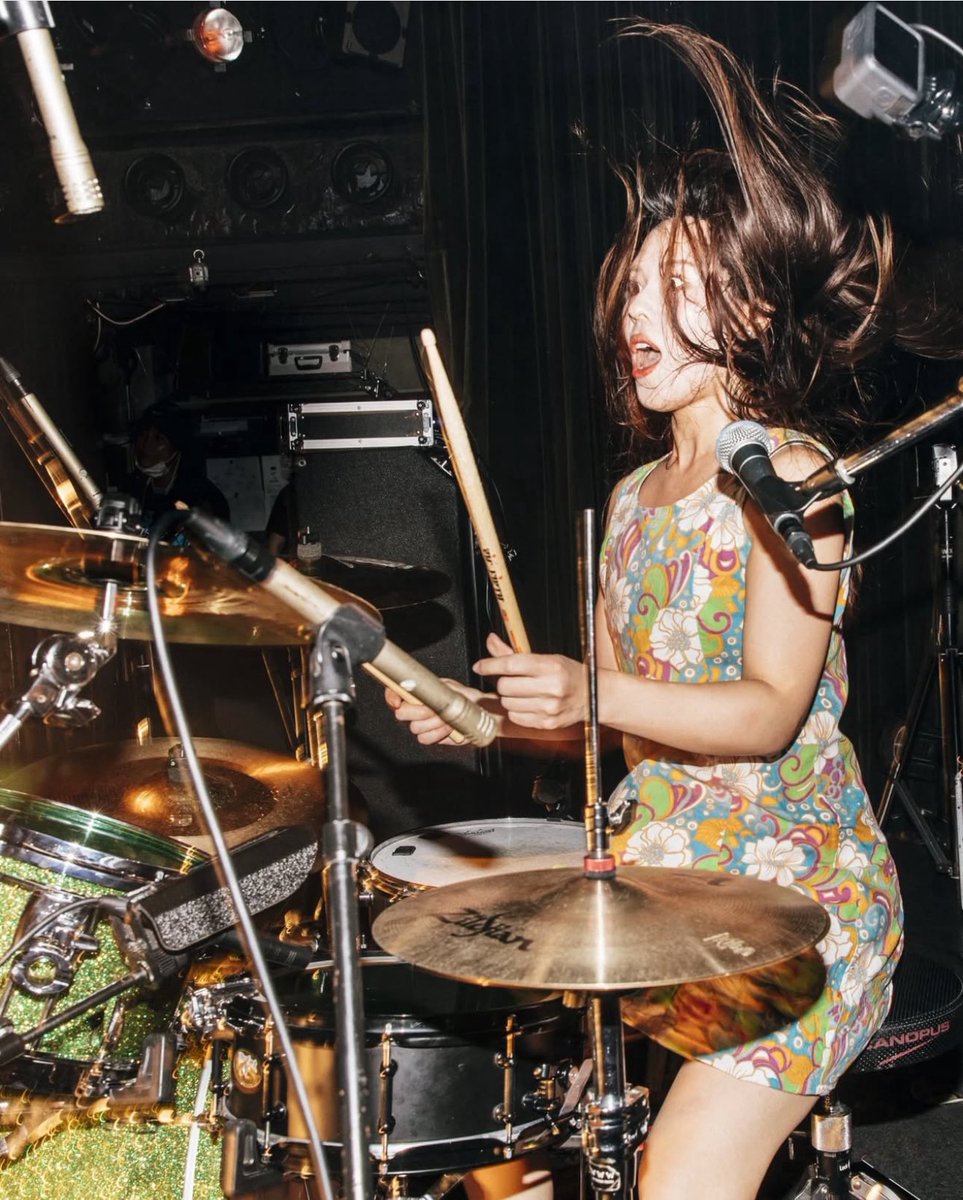 好きなバンドがいつまでも同じメンバーで同じコンディションで同じテンションでステージに上がってくることはない。終わりは突然にやってくる。だから、時間と金の許す限り見たいライブには無理をしてでも足を運ぼうと思う。ライブはその日限りで、同じものは2度と見れないので。