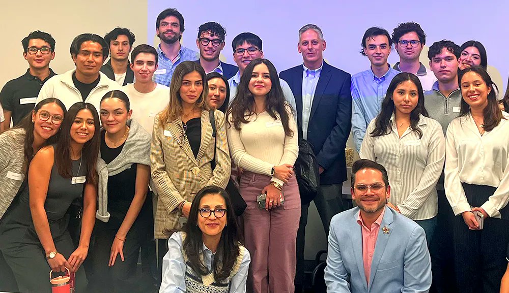 #PorSiNoLoViste Alumnos de nuestra Facultad de Ciencias Actuariales (<a href="/ActuariaAnahuac/">Ciencias Actuariales</a>) vivieron una experiencia formativa en <a href="/PwC_Mexico/">PwC México</a>, acercándose al mundo real de la consultoría, el liderazgo y las oportunidades de desarrollo profesional en una firma global. 💼
👉 Conoce más