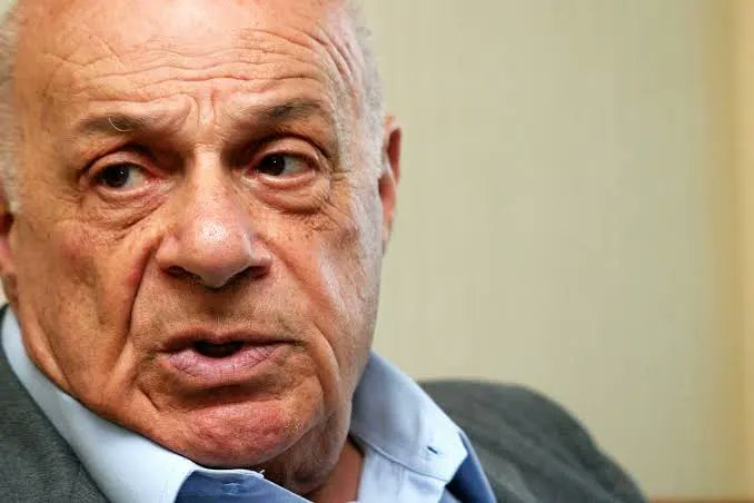 "Kıbrıslı diye bir millet yoktur. Adada Türkler ve Rumlar vardır. Sadece eşekler Kıbrıslıdır."

Rauf Raif Denktaş