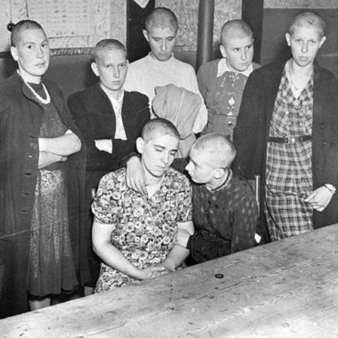 muzeriqui's tweet image. Foto: Mujeres rapadas y purgadas con ricino. Su delito: ser hija, hermana o esposa de un hombre que no pensaba como el dictador.
Esta es la mierda de Fascismo, eso que se ha puesto de moda entre el personal joven... Eran y son unos sicopatas despiadados... Unos bichos