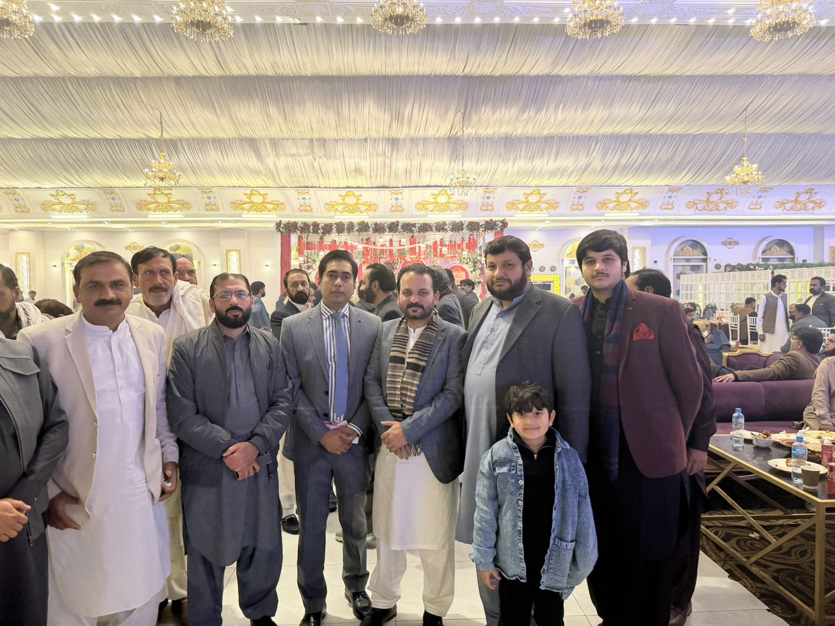 Zaidi901's tweet photo. With friends https://t.co/n21y9o4iqS