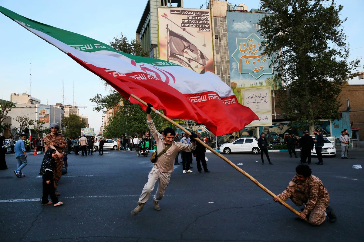 Prophedcom's tweet image. All eyes are on #Iran as tensions rise and protests erupt across the nation. Prediction markets are reacting swiftly: On #Polymarket , bets on the fall of the regime surged to over 40% over the weekend. 🇮🇷

Bet now on: prophed.com/market/polymar…

#Israel #IranRevolution2026