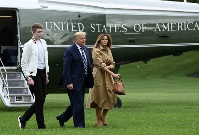 moscardol's tweet image. “Hemos tenido que desviarnos a Don Benito porque en Cáceres no podemos entrar, Melania.”