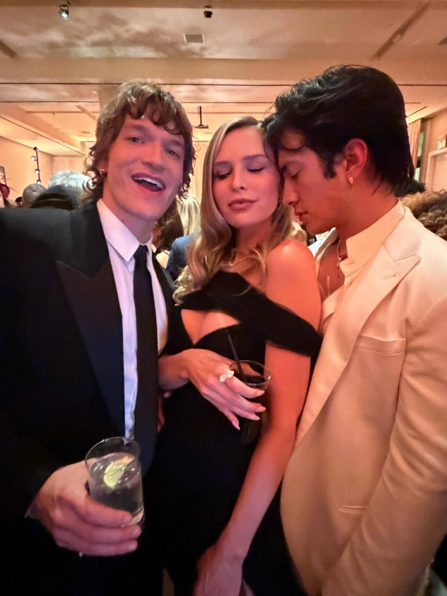 hudsonwupdates's tweet image. Hudson Williams and Connor Storrie via sarafoster #GoldenGlobes