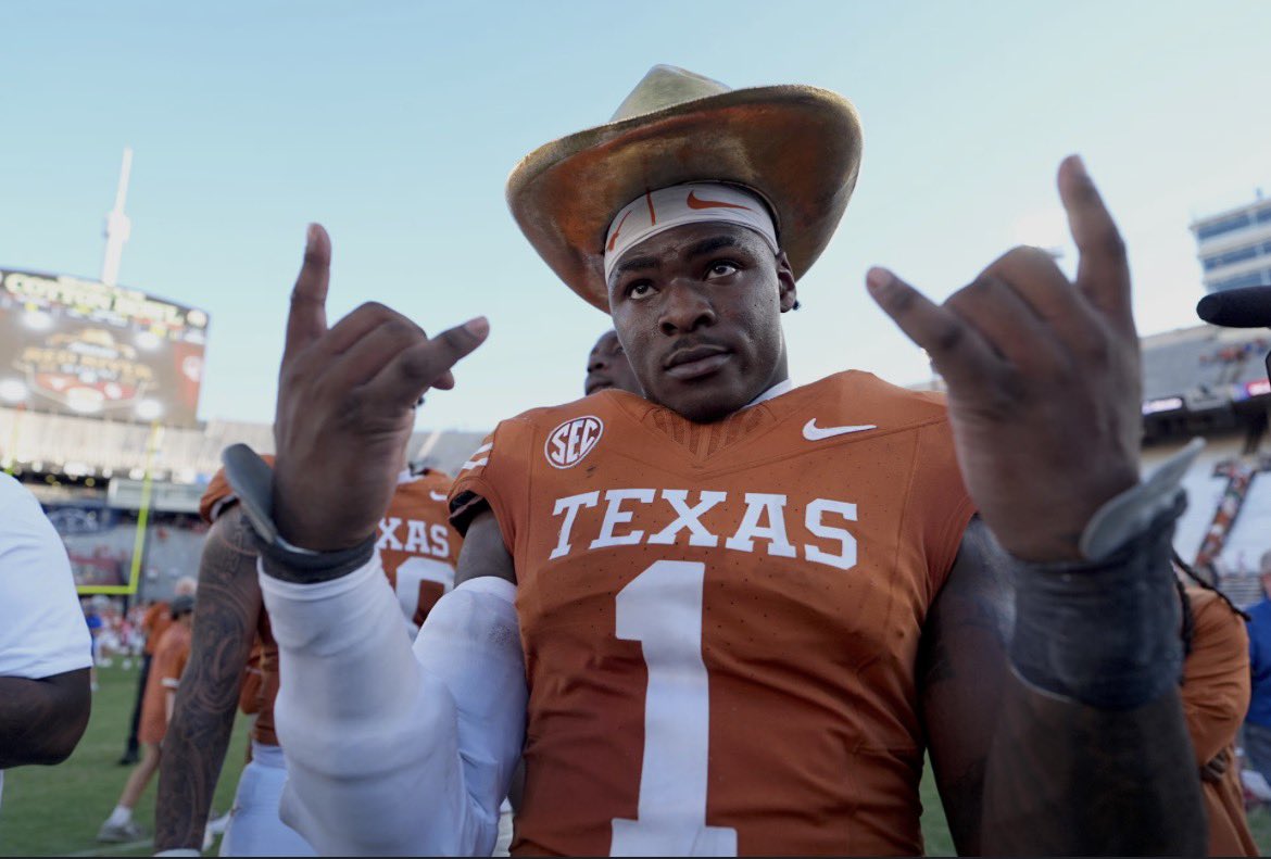 Jairusingram03's tweet image. Blessed to receive my 11th  offer from the Texas Longhorns @ciege81 @CoachXBrown @Duncanville_FB @DaRealCoachG  HOOK ‘EM HORNS