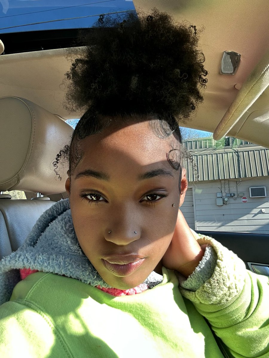 niashack9's tweet photo. Being natural always hit 🥰 https://t.co/JRyfY38kbG