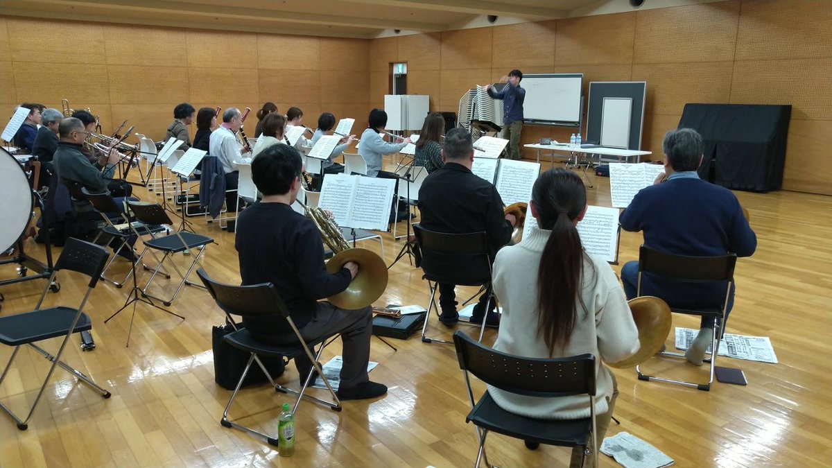 nagano_phil's tweet photo. 1月11日(日)、オーボエ奏者・講師の石田正先生をお招きして練習を行いました！
オーボエレッスンでは、メンバー1人1人の要望に合わせてご指導していただきました。
管打楽器分奏は、管楽器ならではのポイントをたくさん教えていただきました。
石田先生、ありがとうございました！ https://t.co/L0s2IaEqyA