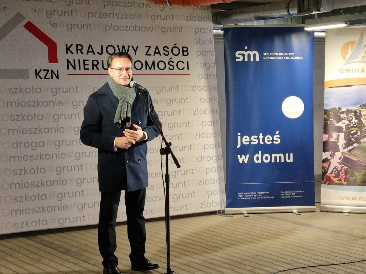Gwit_Jakub's tweet photo. Uroczyste przekazanie najemcom 37 mieszkań zrealizowanych w ramach  Społecznej Inicjatywy Mieszkaniowej KZN Zachodni  w #Powidz z udziałem wiceministra @MRiTGOVPL  T.Lewandowskiego, Posła Z. Dolaty, Prezesa @KZN_GOV_PL 

https://t.co/xsdoNjI9bZ https://t.co/D60WfAXEOb