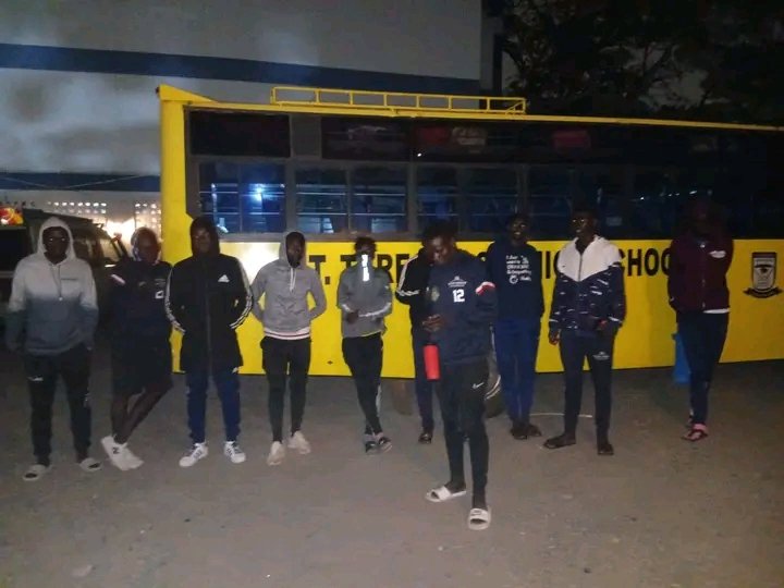 LABISTA254's tweet image. "Heartbreaking scenes for Nzoia FC players tonight 😔

After the match, the school bus driver refused to drive at night citing road safety rules. No accommodation arranged... our boys are now stranded on the streets till morning before they can head back to Bungoma.

#FootballKE