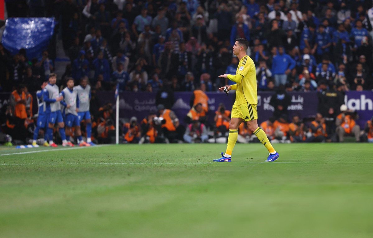 AlNassrTribune's tweet photo. 🚨 

Saudi Pro League during Cristiano Ronaldo's era:

23/24:
Champion — Al-Hilal 🏆
Top Scorer — Cristiano Ronaldo (39 years old) 🥇

24/25:
Champion — Al-Ittihad 🏆
Top Scorer — Cristiano Ronaldo (40 years old) 🥇

25/26: ⏳
Champion — Al-Hilal ⏳
Top Scorer — Cristiano Ronaldo (41 years old) ⏳

The greatest carry job, yet no domestic trophy — truly heartbreaking!💔