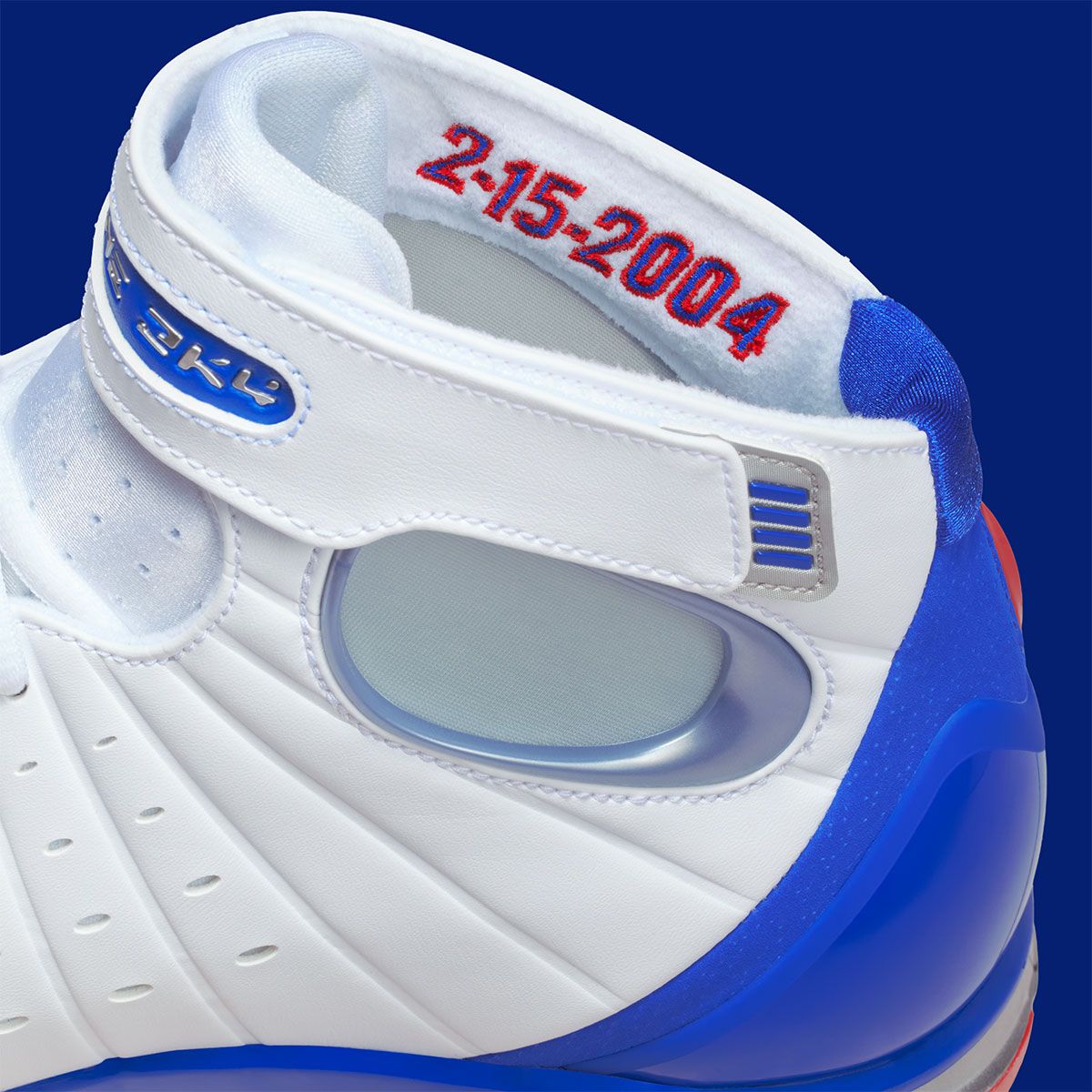 Sneaker News tweet media