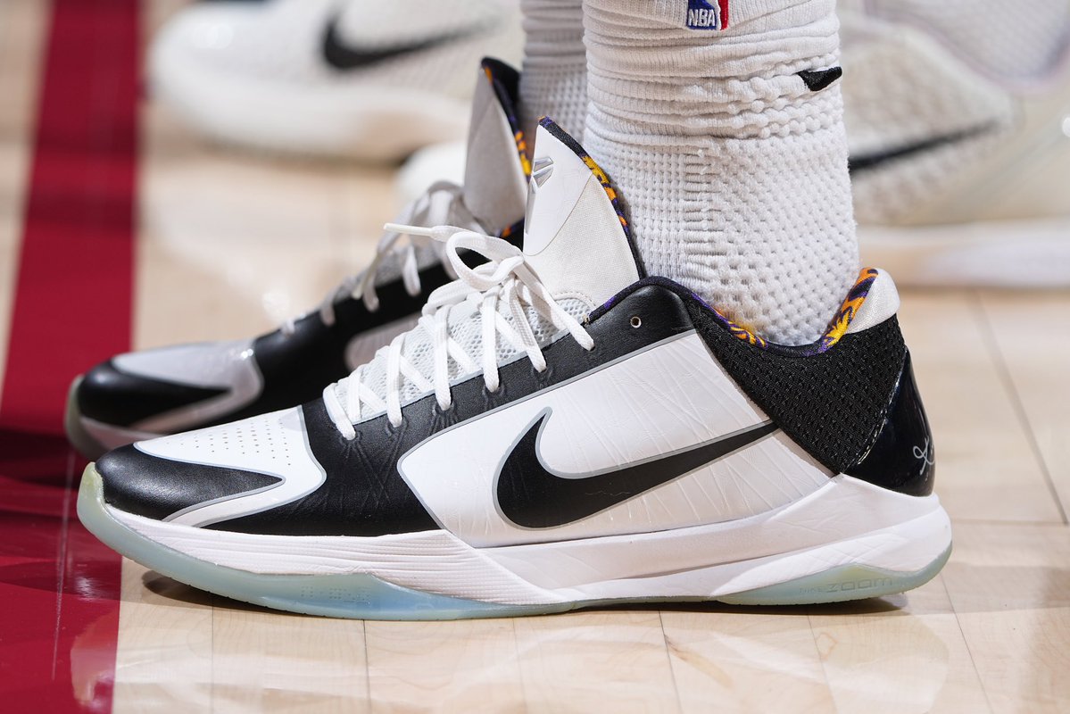 SLAMKicks's tweet image. DeMar’s been in his BAG with the Beans lately 🐍