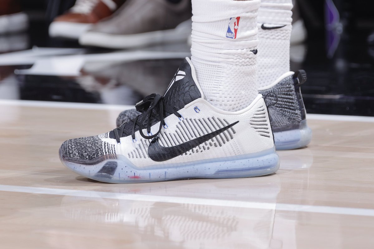 SLAMKicks's tweet image. DeMar’s been in his BAG with the Beans lately 🐍