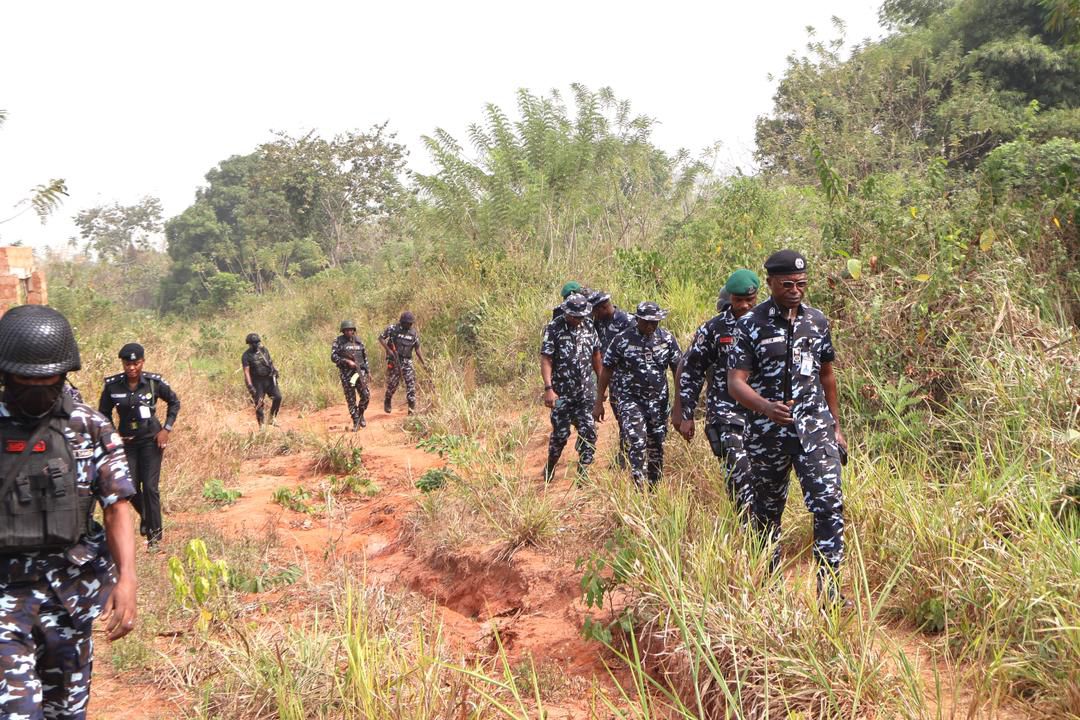 EdoPoliceNG's tweet image. PRESS RELEASE

EKPOMA PROTEST: HEAVY SECURITY DEPLOYED TO CURB CRIMINALITY; 52 SUSPECTS ARRESTED, CLEARS MISINFORMATION ON SOCIAL MEDIA

The Edo State Police Command wishes to provide update on the Ekpoma protest and ongoing security operations in the area. 

The Commissioner of…