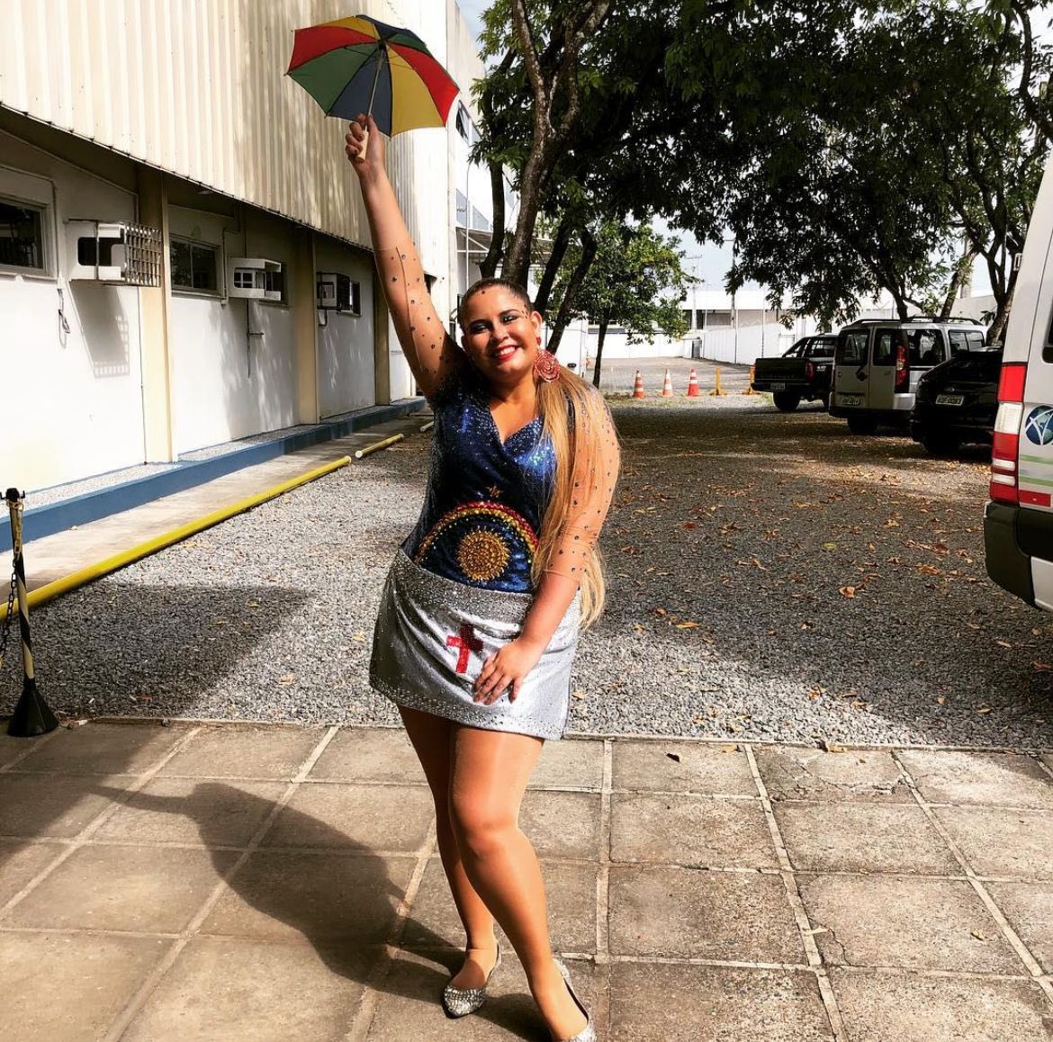 MariliaMReal's tweet image. Eu vou desfilar saudade na avenida, bloco dos que perderam amor da vida 🎶

Faça o pré-save de Você Me Fez Odiar O Carnaval 👑: workshow.site/vocemefezodiar…