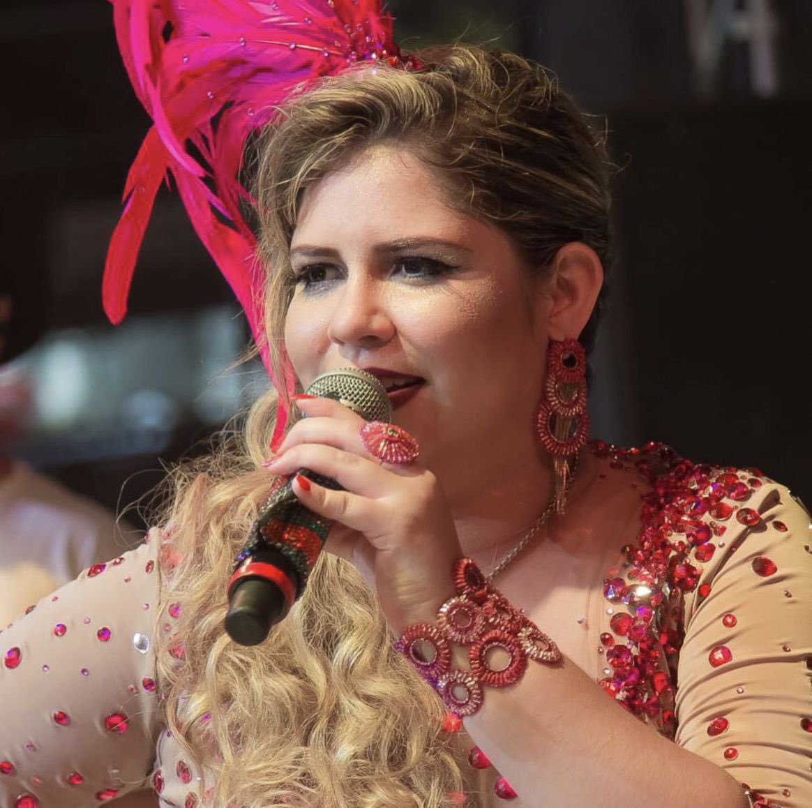 MariliaMReal's tweet image. Eu vou desfilar saudade na avenida, bloco dos que perderam amor da vida 🎶

Faça o pré-save de Você Me Fez Odiar O Carnaval 👑: workshow.site/vocemefezodiar…