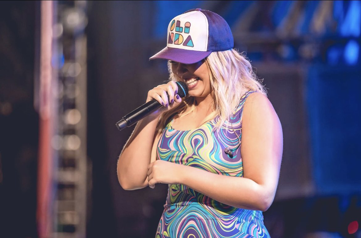 MariliaMReal's tweet image. Eu vou desfilar saudade na avenida, bloco dos que perderam amor da vida 🎶

Faça o pré-save de Você Me Fez Odiar O Carnaval 👑: workshow.site/vocemefezodiar…