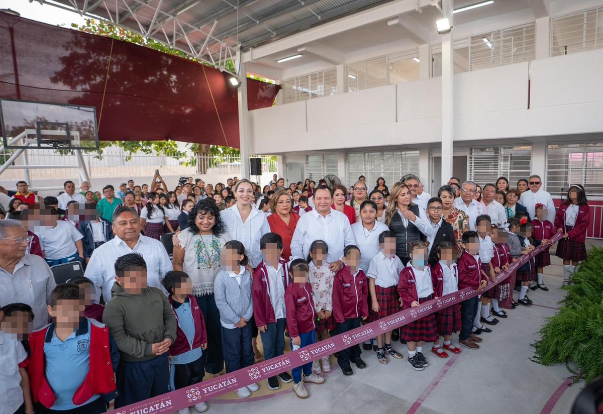 NotiRasa's tweet photo. 🏫 ¡Promesa cumplida! El gobernador @huachodiazmena entregó la nueva primaria "Adolfina Cardeña". Con $10 mdp, hoy los niños tienen aulas dignas y domo. 🇲🇽✨ #Yucatán

https://t.co/XQ5BoaW5IA https://t.co/WMoFvkWdIw