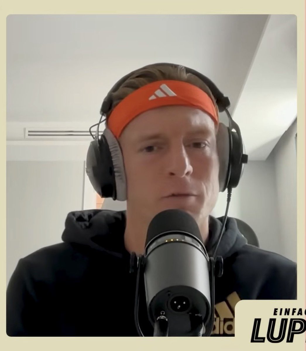 AdriRM33's tweet image. 🗣️ TONI KROOS: "Lo único reseñable del CLÁSICO pasó gracias a VINÍCIUS, porque generaba espacios o porque la liaba él solo. Si pretendes que sea determinante, lo necesitas en la izquierda. Todo el peligro nació gracias a él."

👏🏻👏🏻👏🏻