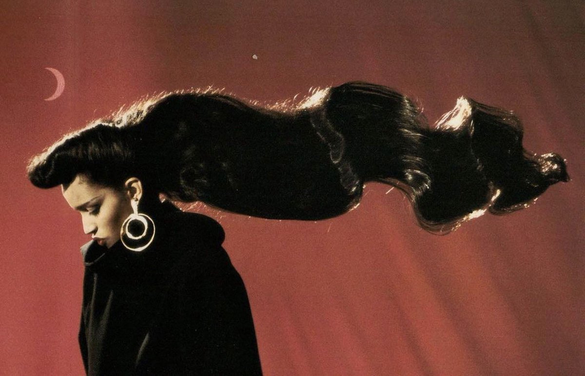thejpgvibe's tweet image. farida khelfa (1985)
for azzedine alaïa. by jean-paul goude.