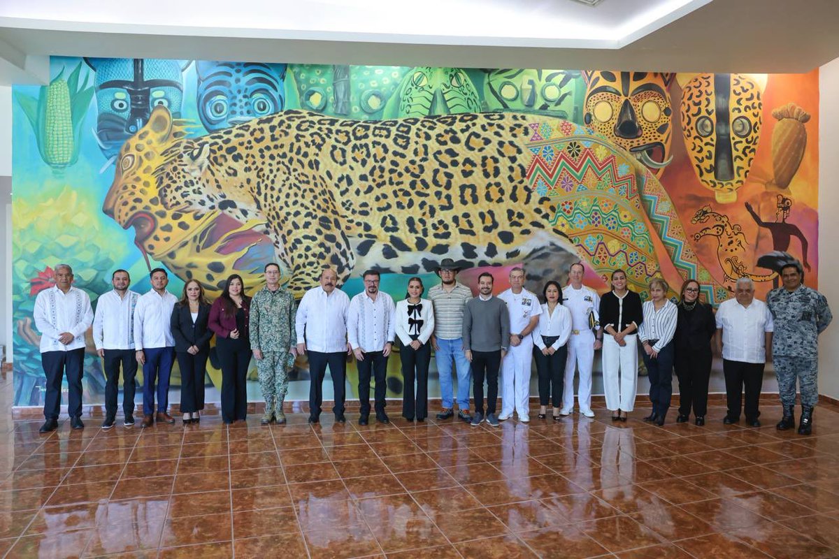 Realizamos el Homenaje e Izamiento de Bandera del mes de enero, el primer acto cívico del 2026. Rendimos honores a nuestro lábaro patrio 🇲🇽 con el acompañamiento de la Banda de Guerra del Bachillerato Intercultural Afromexicano lengua amuzga de Zacoalpan, municipio de Ometepec.