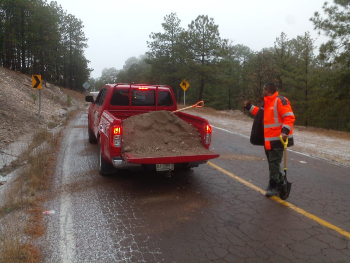 CEPC_Chih's tweet image. 🚨 Reporte vial 🚨 Durante esta tarde se registró congelamiento en el tramo Creel–Bocoyna. Gracias a la acción conjunta de @CEPC_Chih , Protección Civil Municipal Bocoyna y @ScopChih, el camino fue atendido y se encuentra ya abierto a la circulación.
⚠️ Conduzca con precaución.
