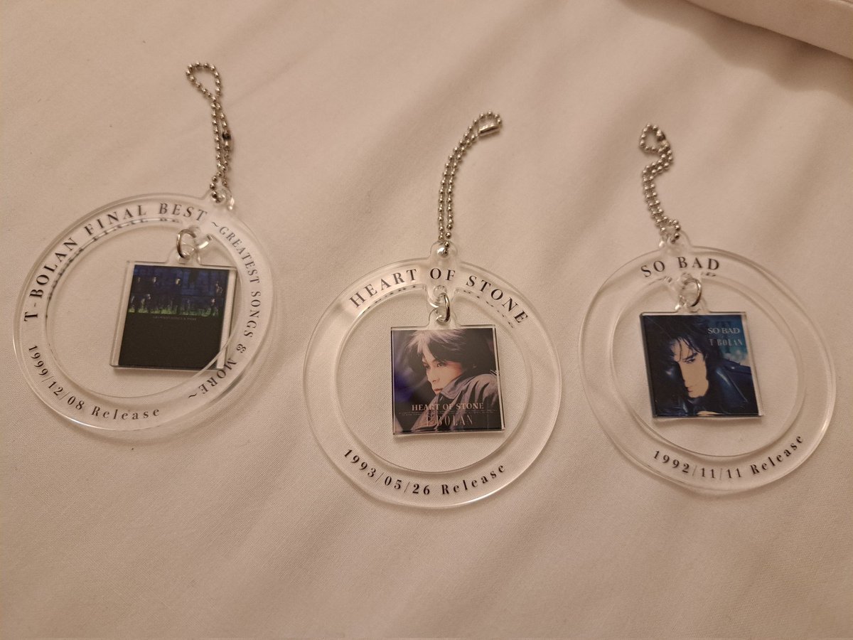 Xhidejapan's tweet image. #TBOLAN
#長野市芸術館メインホール
  #LASTLIVE
 #長野
DAM企画以外の感想を。妻は人生初ライブでしたがとても大満足な様子でした(*´ω｀*)また来ます！キーホルダー、被らなくて良かった！記念に色々買ってしまった。DAM企画の写真とLOVEの8インチCD、その他色々飾ろうかと！